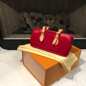 Red patent leather LV vernis monogram purse.